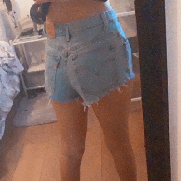 Levi high waisted cut off denim jean shorts 8M - Picture 3 of 8